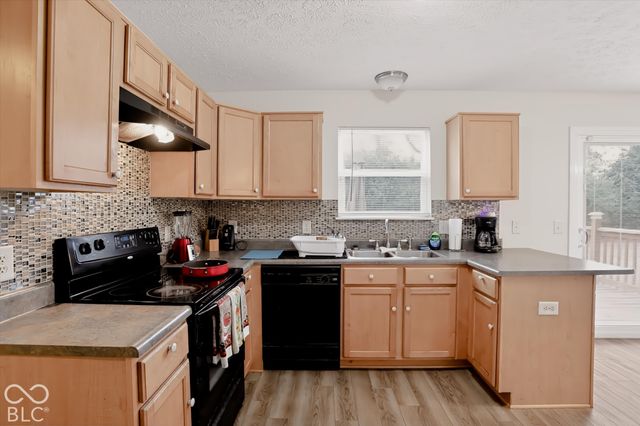 11915 Newcastle Drive, Indianapolis, IN 46235