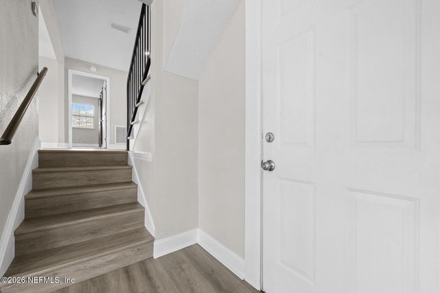 5695 HYDE PARK Circle, Jacksonville, FL 32210