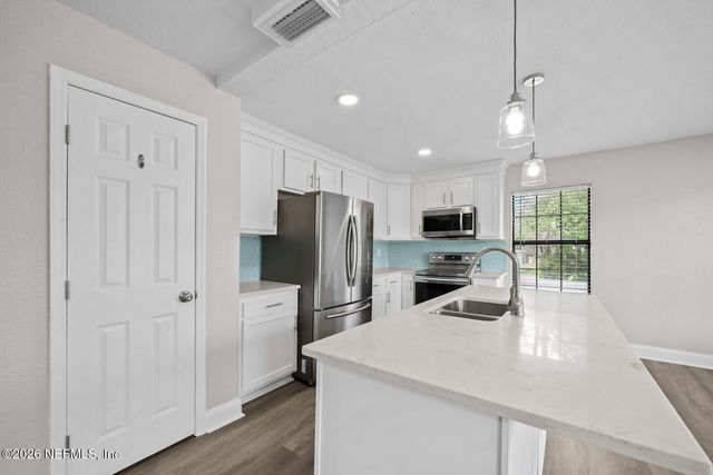 5695 HYDE PARK Circle, Jacksonville, FL 32210