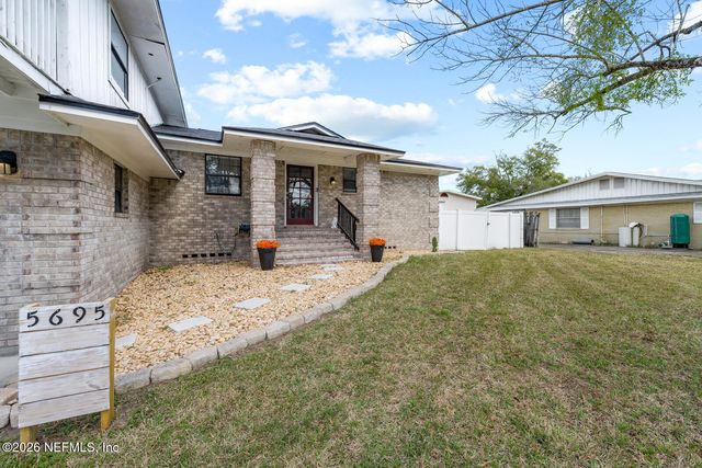 5695 HYDE PARK Circle, Jacksonville, FL 32210