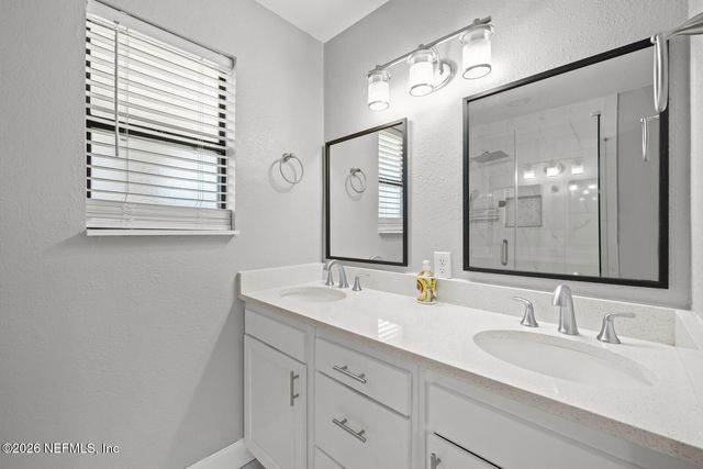 5695 HYDE PARK Circle, Jacksonville, FL 32210