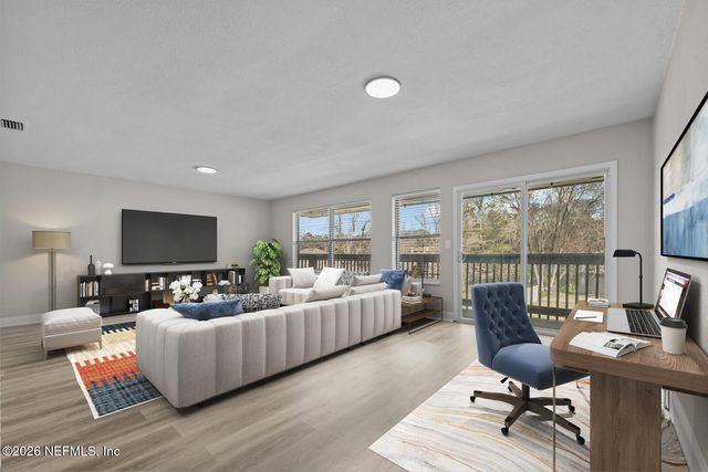 5695 HYDE PARK Circle, Jacksonville, FL 32210