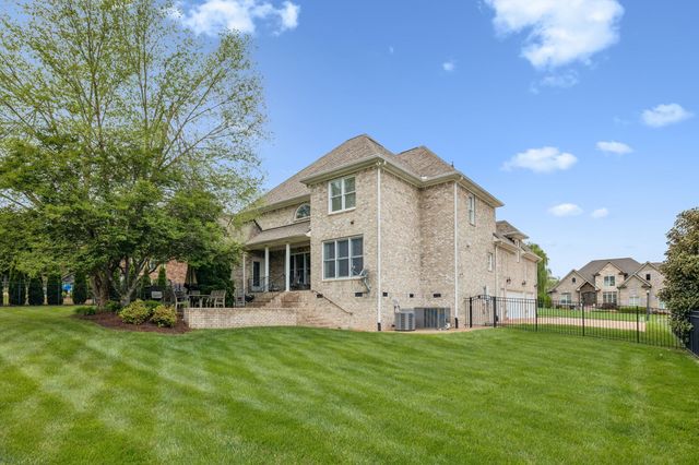548 Ridgecrest Ln, Lebanon, TN 37087