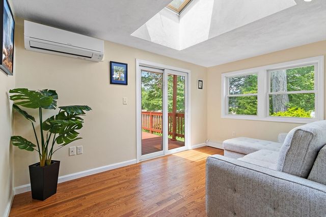 58 Sachem St, Billerica, MA 01821