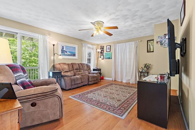 58 Sachem St, Billerica, MA 01821