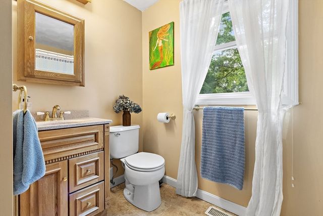 58 Sachem St, Billerica, MA 01821