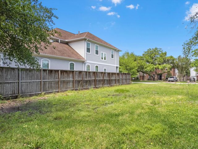 4921 Chestnut Street, Bellaire, TX 77401