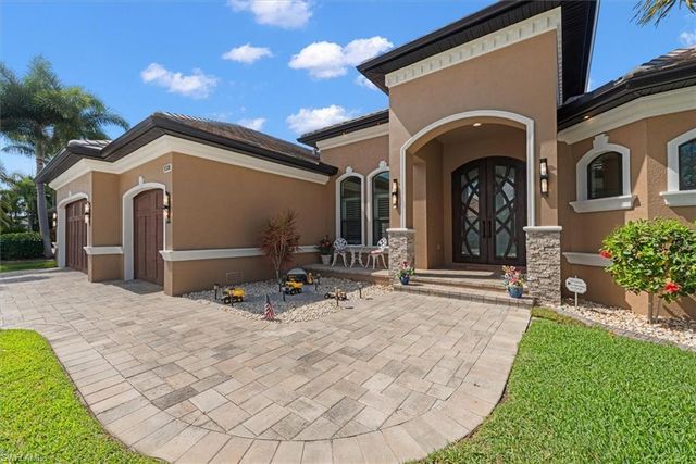 5338 Del Monte CT, Cape Coral, FL 33904