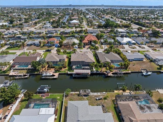 5338 Del Monte CT, Cape Coral, FL 33904