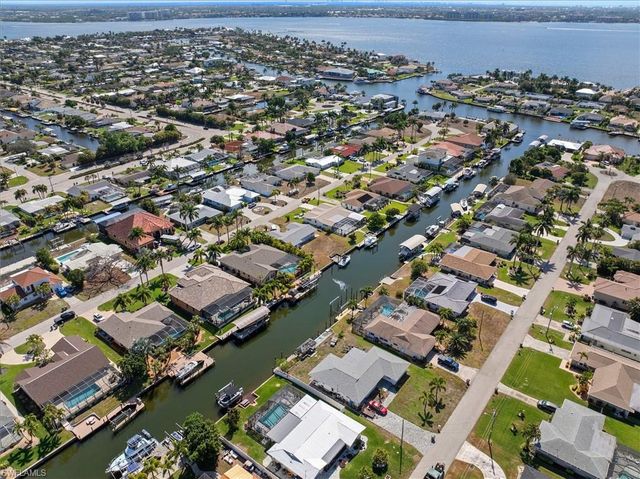 5338 Del Monte CT, Cape Coral, FL 33904