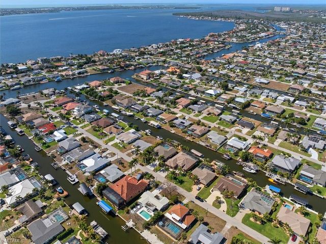 5338 Del Monte CT, Cape Coral, FL 33904