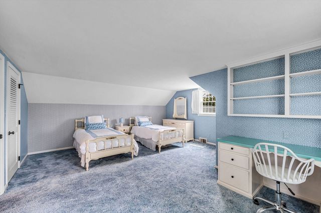 169 Mountainview Rd, East Longmeadow, MA 01028