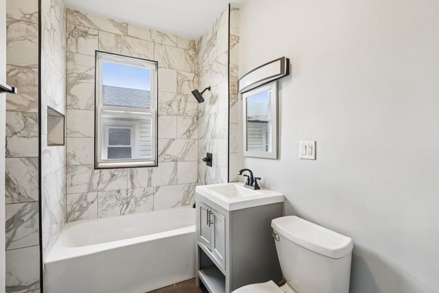 956 N TRUMBULL Avenue, Chicago, IL 60651