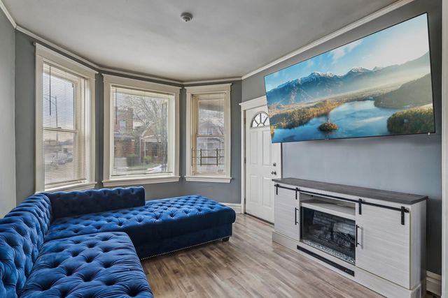 956 N TRUMBULL Avenue, Chicago, IL 60651