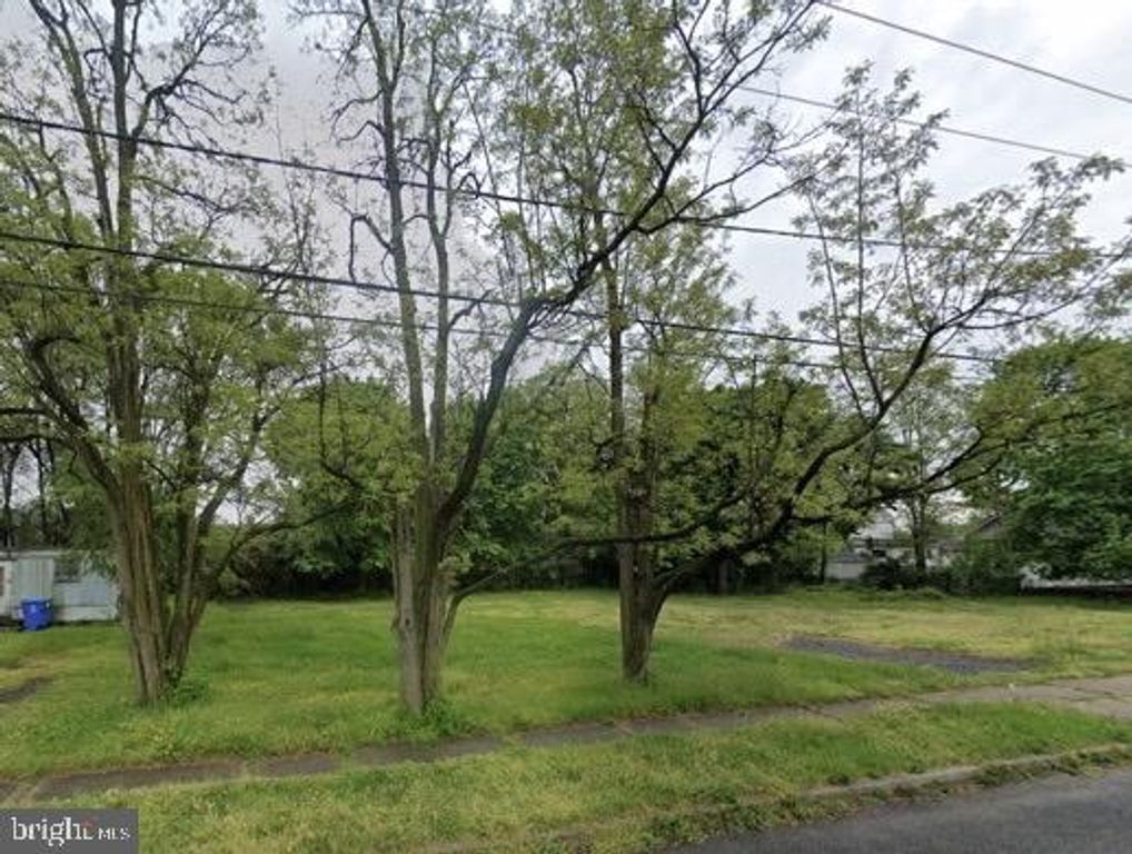 30 E 2ND ST, BURLINGTON, NJ 08016 — exterior