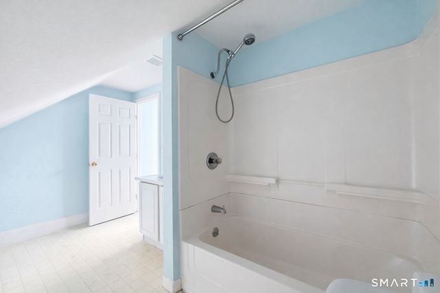 98 Scofield Avenue, Stamford, CT 06906