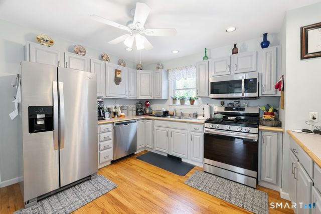 98 Scofield Avenue, Stamford, CT 06906