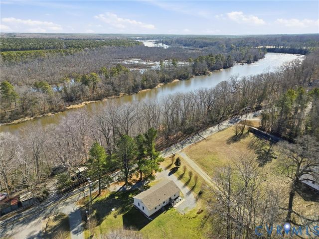 13714 W River Rd, King William, VA 23086
