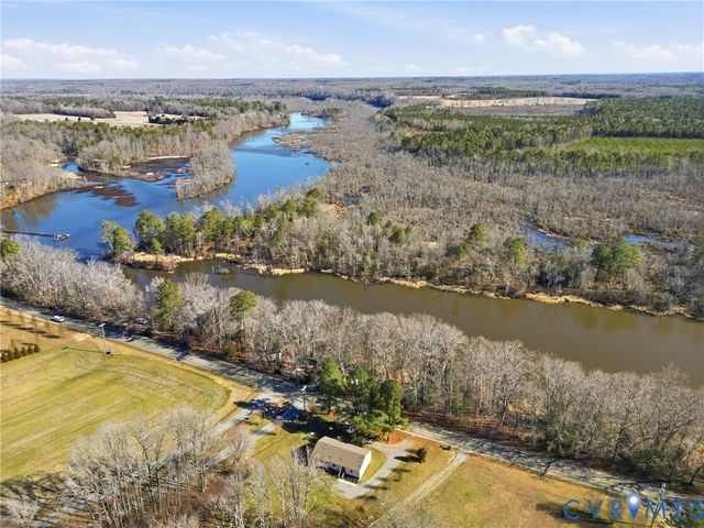 13714 W River Rd, King William, VA 23086