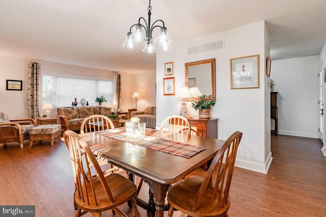 23 WOODEN BRIDGE CT, Southampton, PA 18966