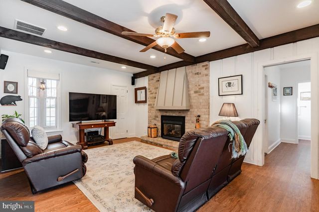 23 WOODEN BRIDGE CT, Southampton, PA 18966