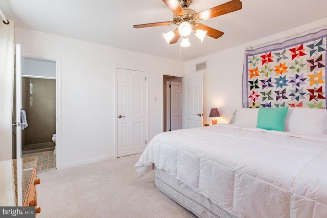 23 WOODEN BRIDGE CT, Southampton, PA 18966