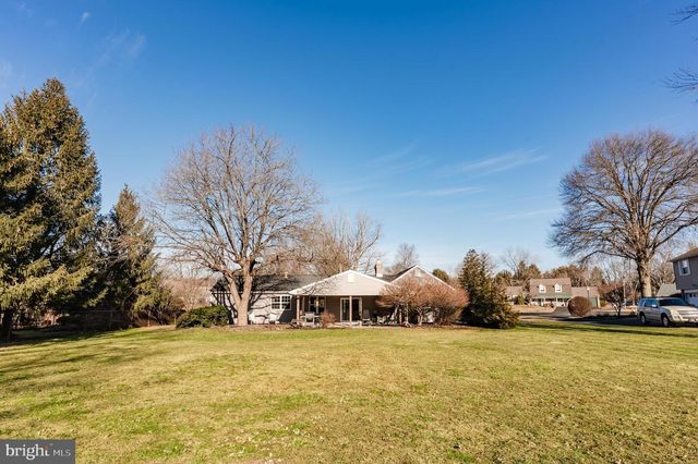 23 WOODEN BRIDGE CT, Southampton, PA 18966