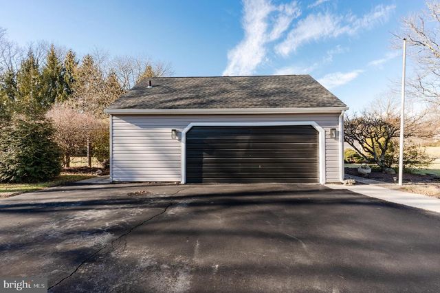 23 WOODEN BRIDGE CT, Southampton, PA 18966