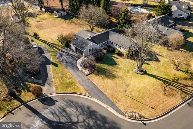 23 WOODEN BRIDGE CT, Southampton, PA 18966