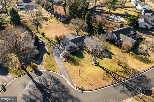 23 WOODEN BRIDGE CT, Southampton, PA 18966