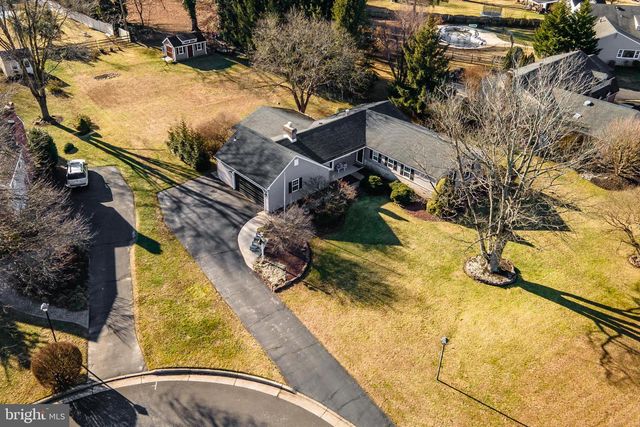 23 WOODEN BRIDGE CT, Southampton, PA 18966