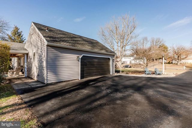 23 WOODEN BRIDGE CT, Southampton, PA 18966
