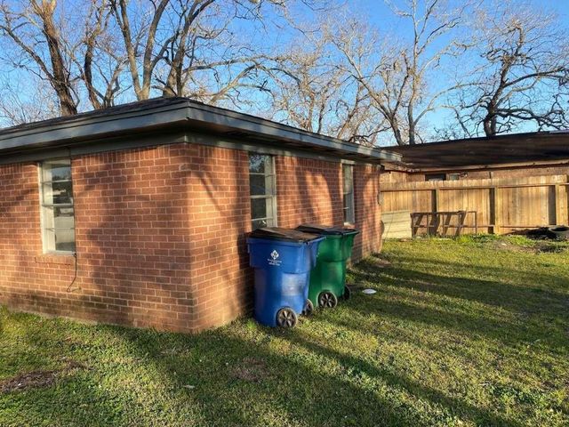 609 W 6th Street, Sweeny, TX 77480