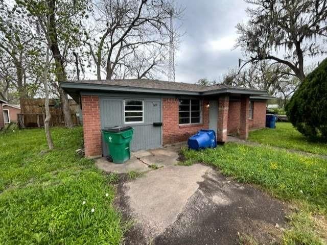609 W 6th Street, Sweeny, TX 77480