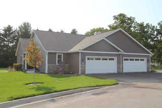 312 N Trailview CIRCLE #25, Waterford, WI 53185