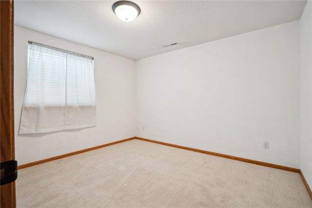 1727 Hunters Creek Way, Marion, IA 52302