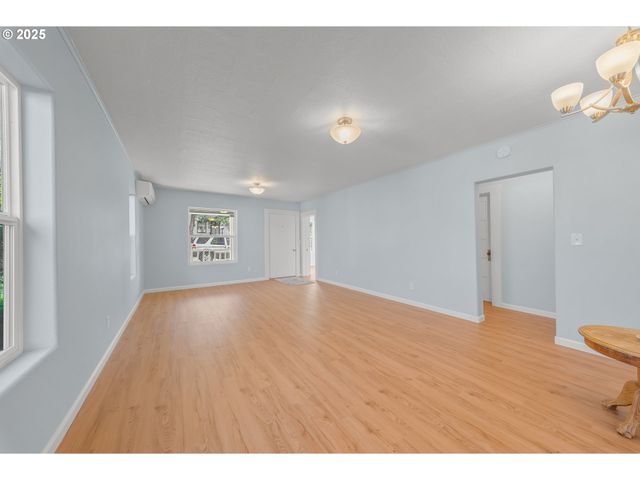 1530 Se HAMILTON St, Roseburg, OR 97470