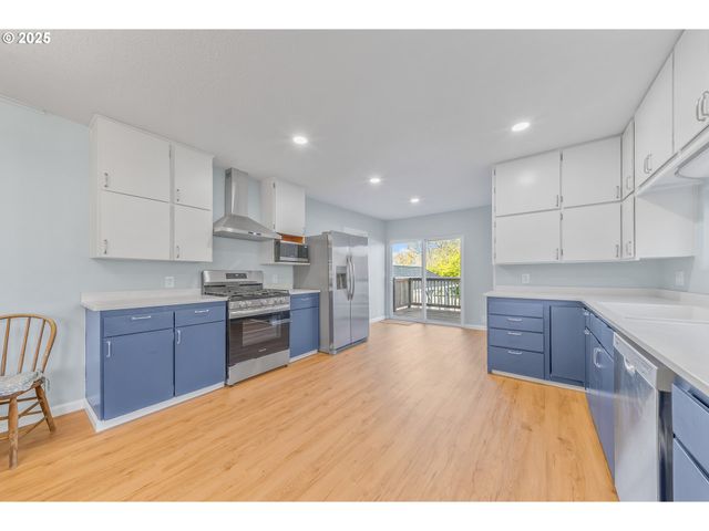 1530 Se HAMILTON St, Roseburg, OR 97470