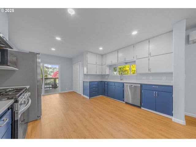 1530 Se HAMILTON St, Roseburg, OR 97470