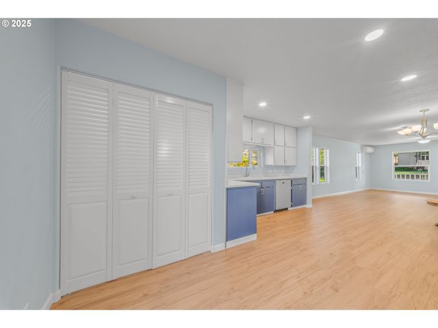 1530 Se HAMILTON St, Roseburg, OR 97470