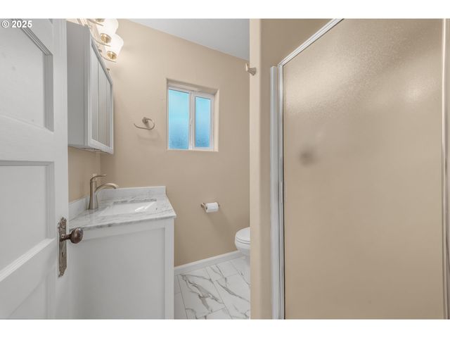 1530 Se HAMILTON St, Roseburg, OR 97470