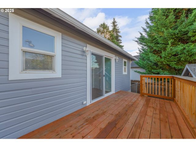 1530 Se HAMILTON St, Roseburg, OR 97470