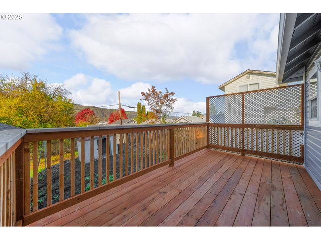 1530 Se HAMILTON St, Roseburg, OR 97470