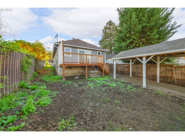 1530 Se HAMILTON St, Roseburg, OR 97470