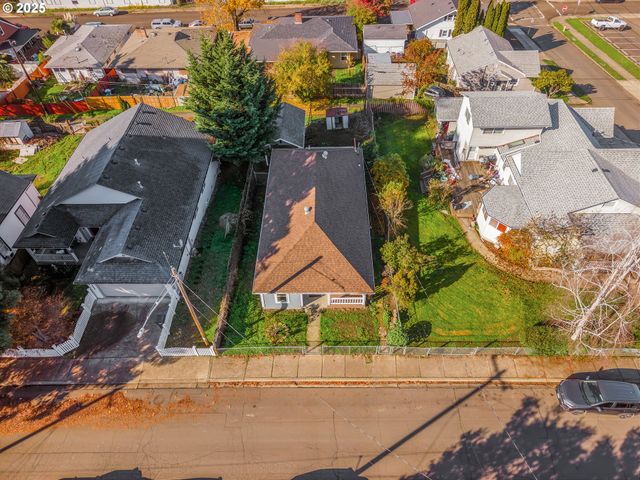 1530 Se HAMILTON St, Roseburg, OR 97470