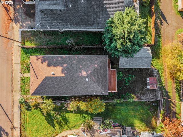 1530 Se HAMILTON St, Roseburg, OR 97470