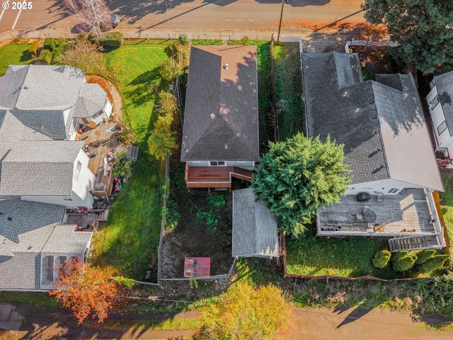 1530 Se HAMILTON St, Roseburg, OR 97470