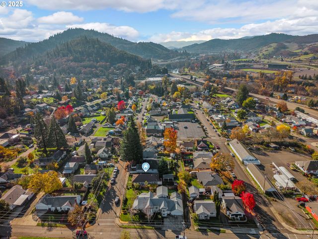 1530 Se HAMILTON St, Roseburg, OR 97470