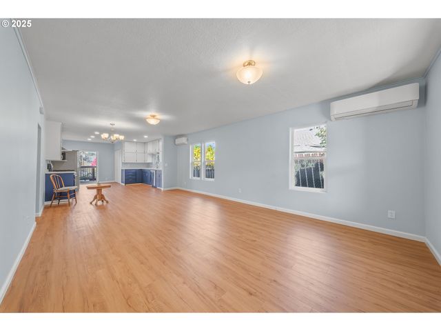 1530 Se HAMILTON St, Roseburg, OR 97470