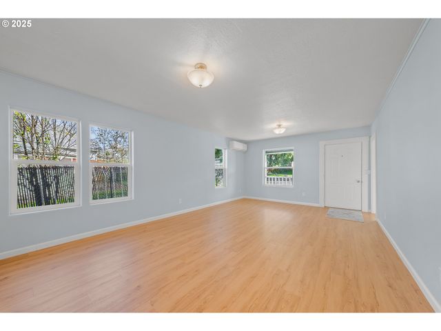 1530 Se HAMILTON St, Roseburg, OR 97470